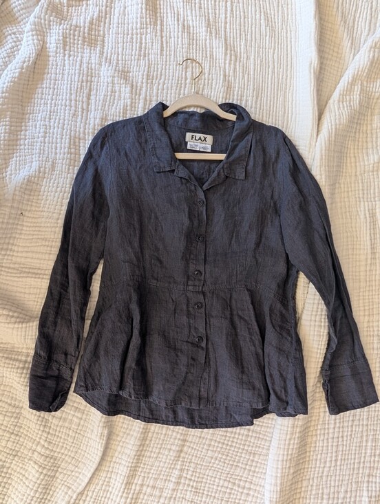 Flax Tops - Flax blue Gray linen button up shirt in a small